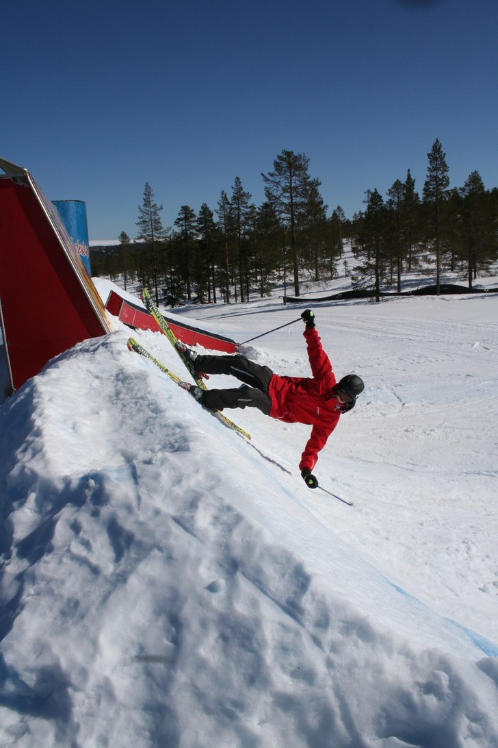 Fredriks andra försök på handplant. Foto: Albin Muhr. Åkare: Fredrik Johansson.