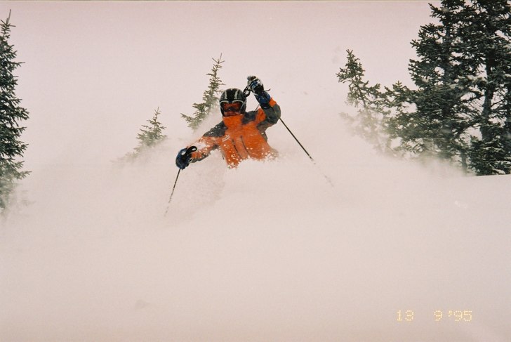 Sjukt mycket snö i Saalbach denna veckan. Foto: Christoffer Olsson. Åkare: Fredrika Ifvarsson.