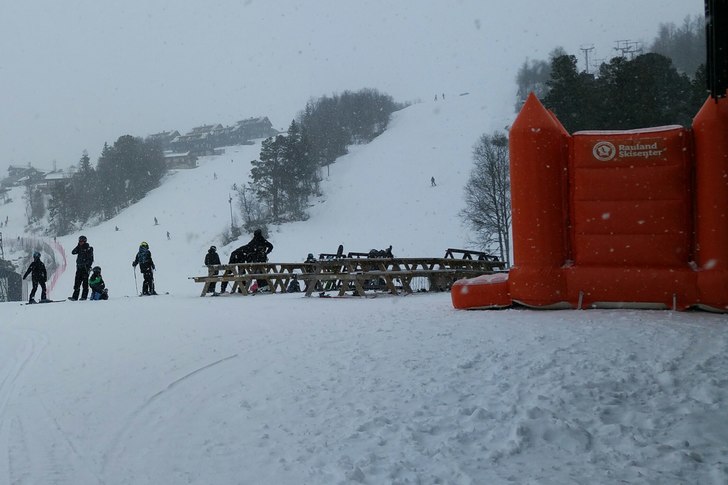 SNØ :) 
Kom i bakken der er snø og fantastisk f�.