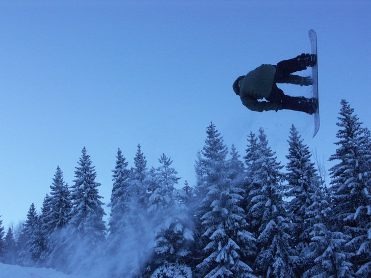 Det grymma vädret lockar även hit folk från and. Foto: Edvin Sundström. Åkare: Söderhamns Jonas.