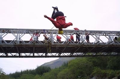 Nice bridge swinging shot.... Foto: Jonny Laidlaw. Åkare: ??.