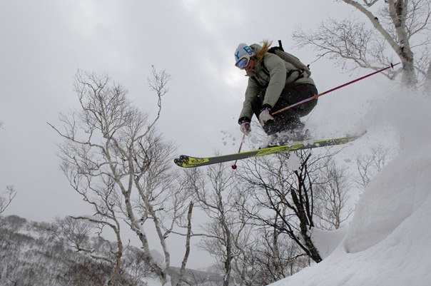 Headin down to Waterfall on the way to Hanazono. Foto: Geoff Dyke. Åkare: Christie Dowling.