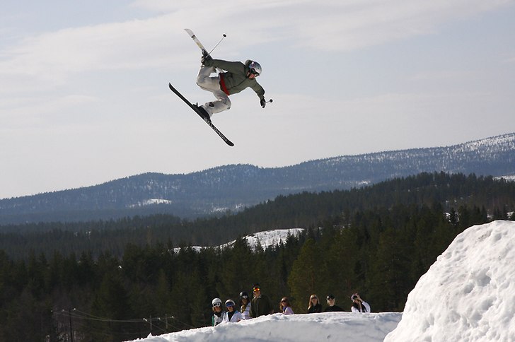 1/1600 F16  Iso800
Mattias Teilus fångad mitt i . Foto: Ronald Lahti. Åkare: Mattias Teilus.