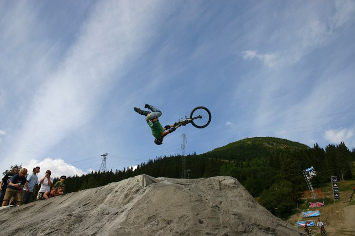 Mikke prøver Flipwhip. Foto: Lars Petter. Åkare: Mikke Bolmstam.