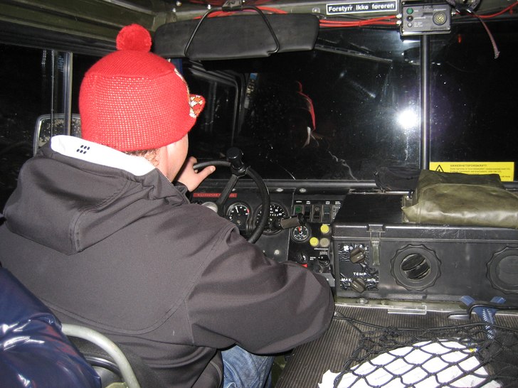Transport från Knettsetra i bandvagn. Foto: Lars Karlström.