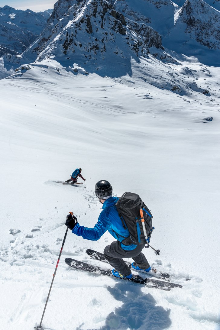 Kasper Österdahl och Erik Arnemo Beger sig nedåt. Foto: Axel Adolfsson.