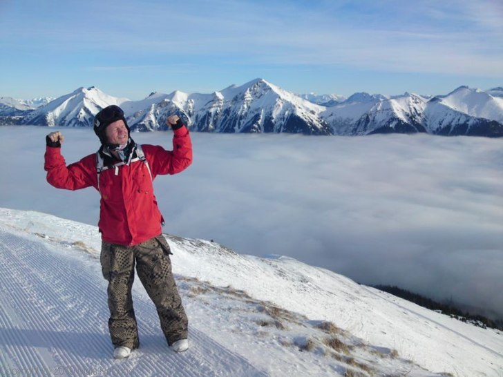 Ovan molnen skiner solen! Gött väder sista dagen. Foto: Mats Näslund. Åkare: Mårten Myrehed.