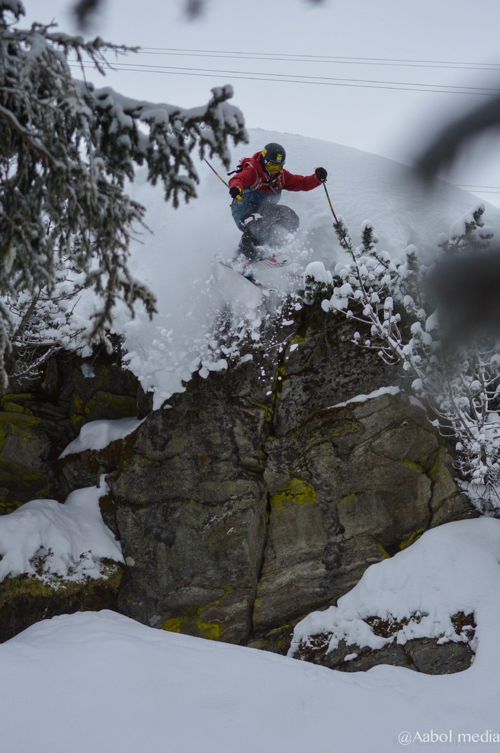 Matthias droppar i skogen i Stuben. Foto: Christoffer Aabol. Åkare: Matthias Karthäuser.