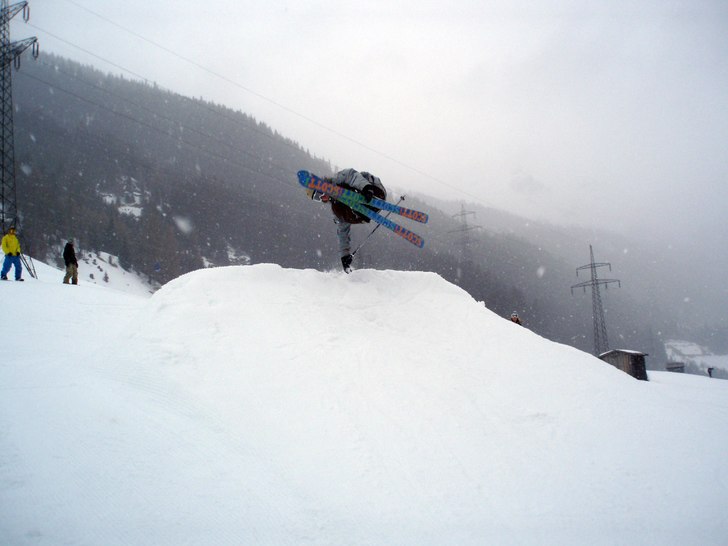 En riktig fin bild på mikael. synda att kameran i. Foto: Andreas Isaksson. Åkare: Mikael Hjorth.