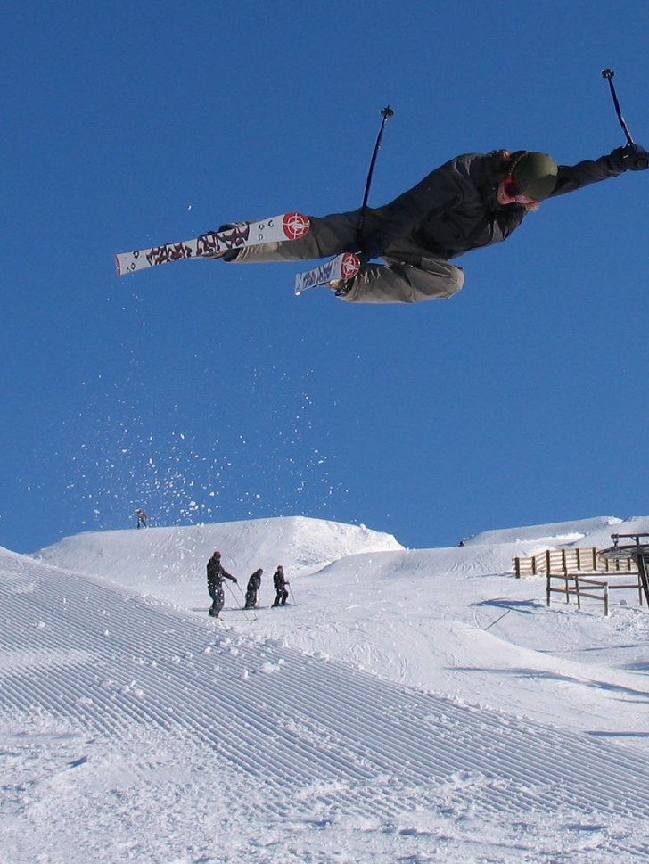 Halfpipen i Idre Parken, amatör japan air.. xD. Foto: Simon Ericsson. Åkare: Carl Wernhoff.