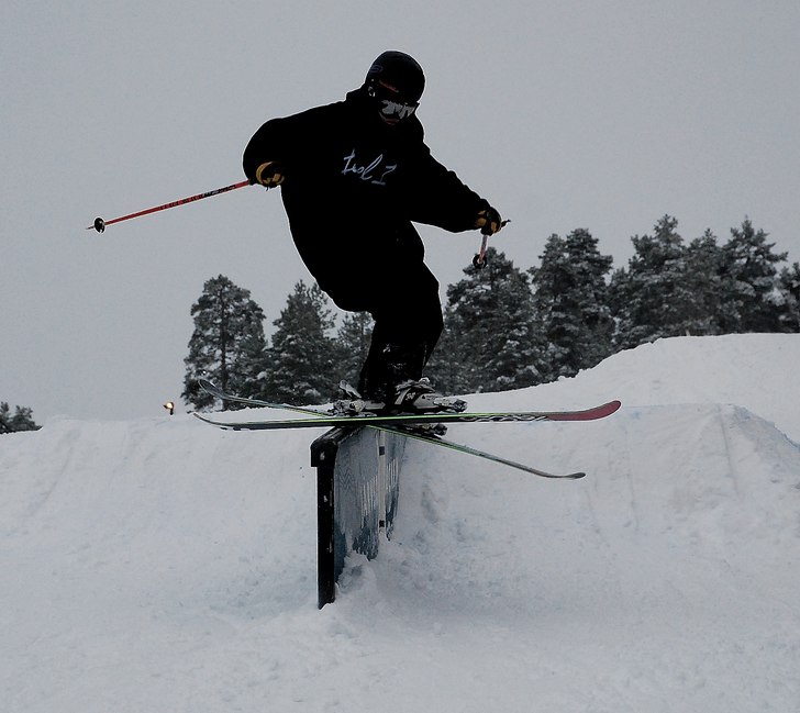 Max i Järvsös nya "svarta" rail linje.. Foto: Emrik Jansson. Åkare: Max Joners.