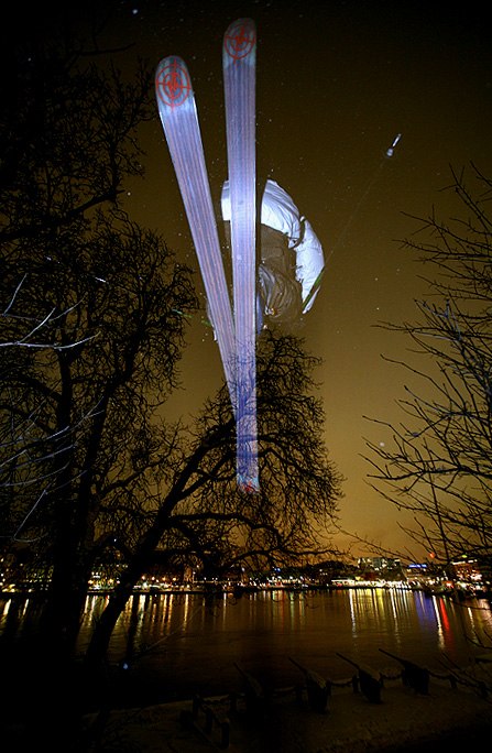 Snön har äntligen kommit till Stockholm, Calle o. Foto: Jonas Ahlman. Åkare: Calle Linder, CKL.