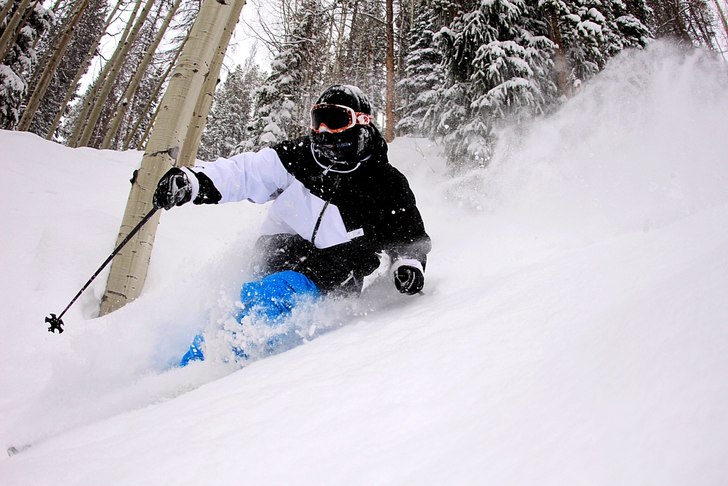 Ett dump kom lastat med skidfilms-snö. Overkligt.. Foto: Daniel Lebréus. Åkare: Gustav Frändfors.