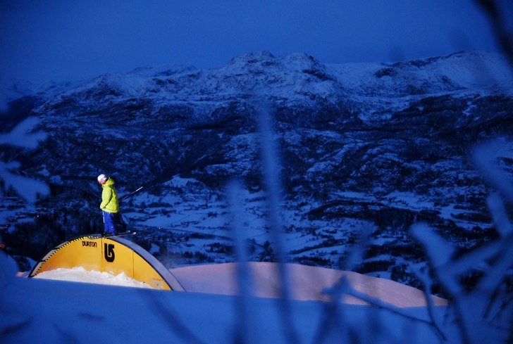 Adam Widén på rainbowen i Hemsedal under Hollywo. Foto: Adam Klingeteg. Åkare: Adam Widén.