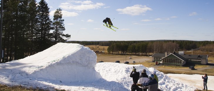 Erik kör en 3a Truck. Foto: Simon Pontér. Åkare: Erik Sundström.