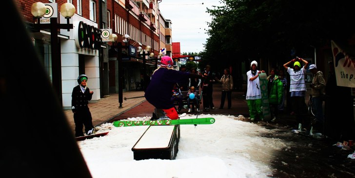 bryt benet kvinna. Foto: hilla. Åkare: sofia k.