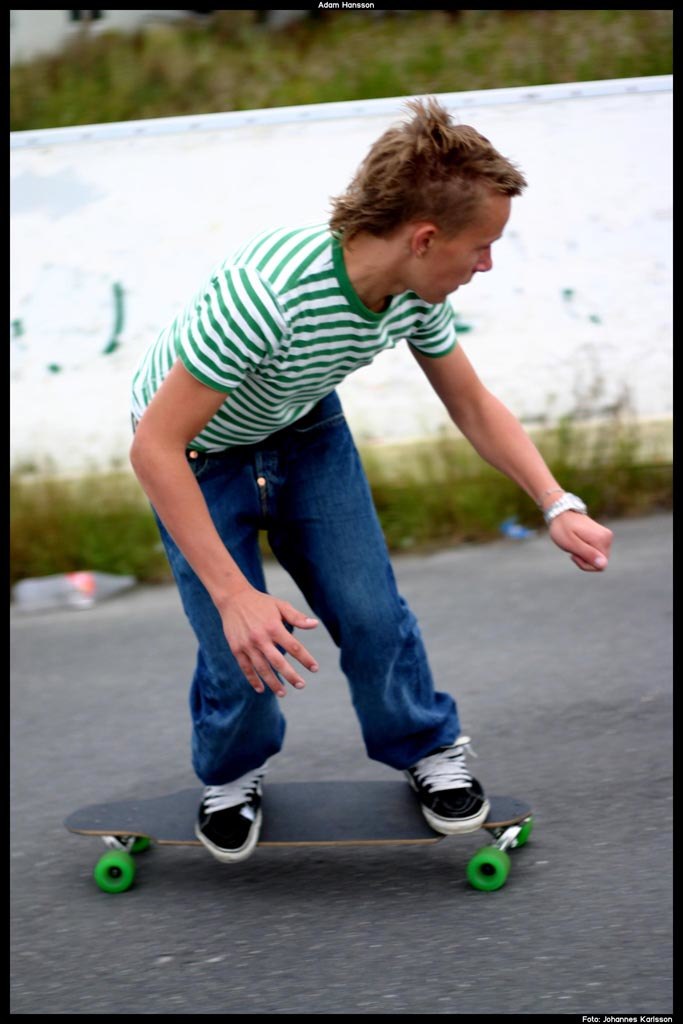 Lite slalom på rinken:D. Foto: Johannes Karlsson. Åkare: Adam Hansson.