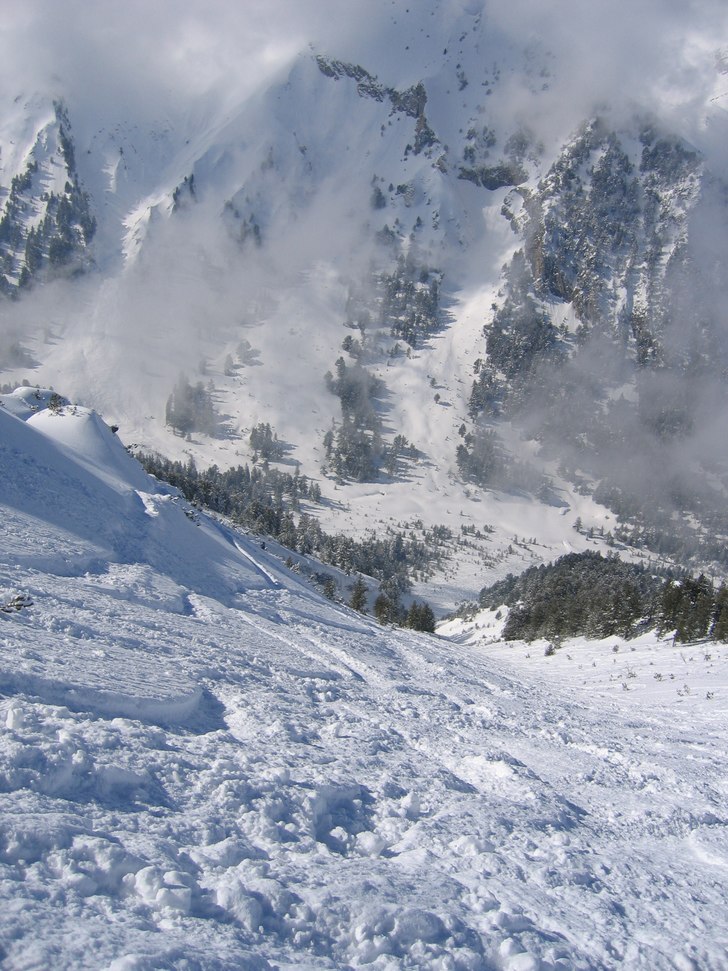Står på Todorka och tittar ner i dalen mot Vihre. Foto: Melker Rinaldo. Åkare: n/a.
