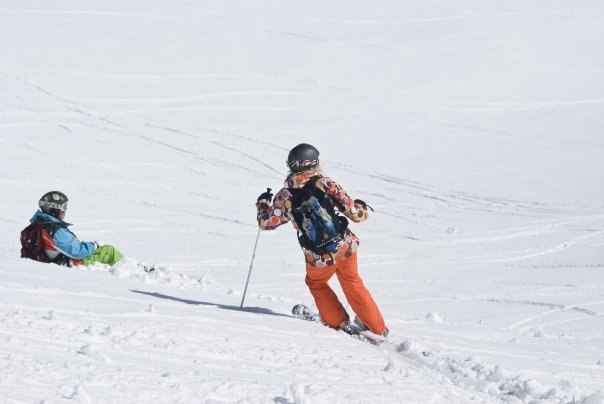 suger in oss utsikten innan underbart puderåk i s. Åkare: elin och freja.