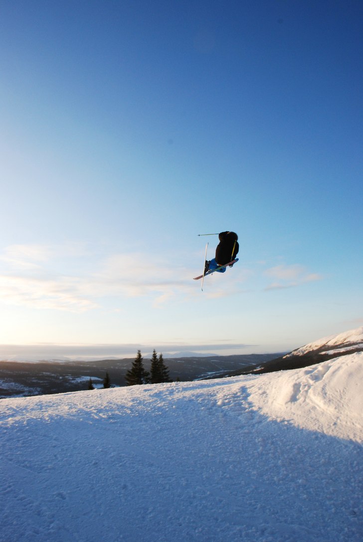 hopp & skutt. Foto: Marcus Ericsson. Åkare: Erik Svahn.