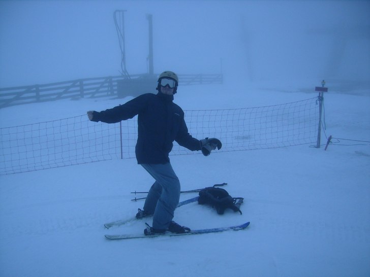 Nästan på toppen av trysil, mycket tät dimma.. Foto: Stefan Hjalmarsson. Åkare: Henri Nilsson.