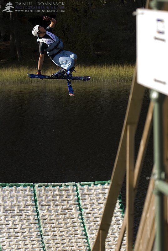 Lite vattenhopp. Foto: Daniel Rönnbäck. Åkare: Jon Nilsson.