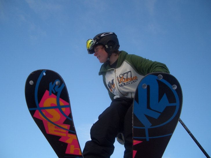 Jag tar boxen, Adde ligger brevid och tar en sjuk . Foto: Andreas Sundqvist (add-e). Åkare: Markus Andersson.