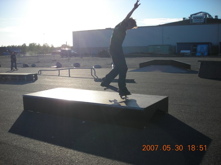 Robin drar en nosemanual över boxen. Foto: Pär. Åkare: Robin.