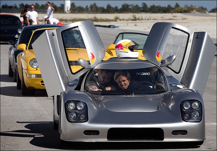 Jon Olsson behöver inte skämmas utan skidor hell. Foto: Tomas Hjärtström. Åkare: Jon Olsson.