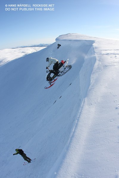 Sledskiing!. Foto: Hans Wärdell. Åkare: Tomas Berntsson & Erik Sunnerheim.