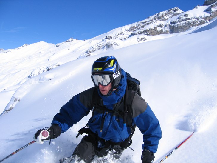 En fantastisk dag i Engelberg efter en natt med et. Foto: Chris Balmer. Åkare: Jonas Lindkvist.