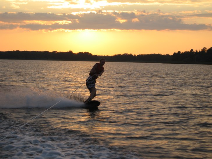 Var ute runt 21:30 idag och körde omkring lite i . Foto: Erik Engblom. Åkare: Philip Engblom.
