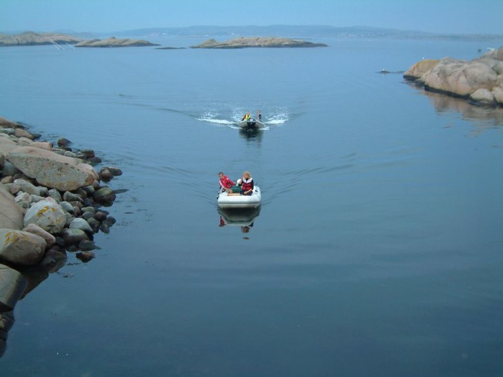 ...och så kom ungarna och hämtade oss efter en k. Foto: Johan Olofsson. Åkare: norska barn.