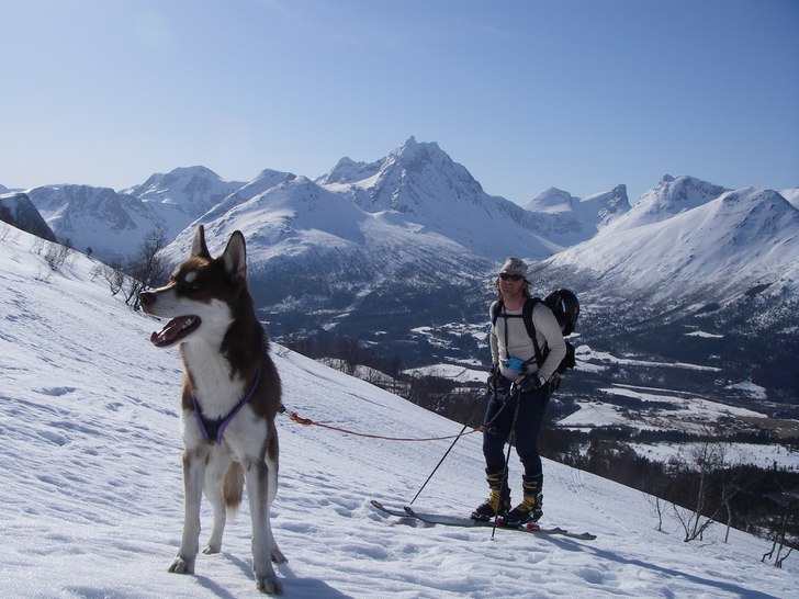 På väg uppför Kirketaket en perfekt, solig dag . Foto: Micke. Åkare: Joni/Micko.