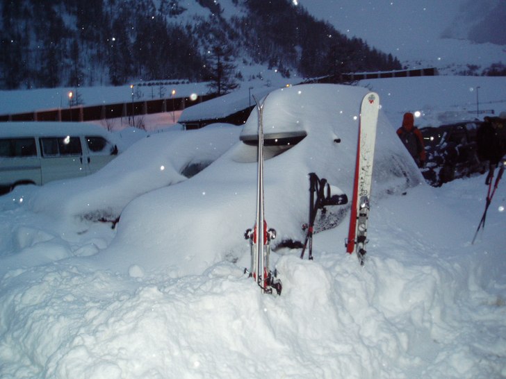 Så här såg bilarna ut när vi kom tillbaka efte. Foto: Henrik Johansson.