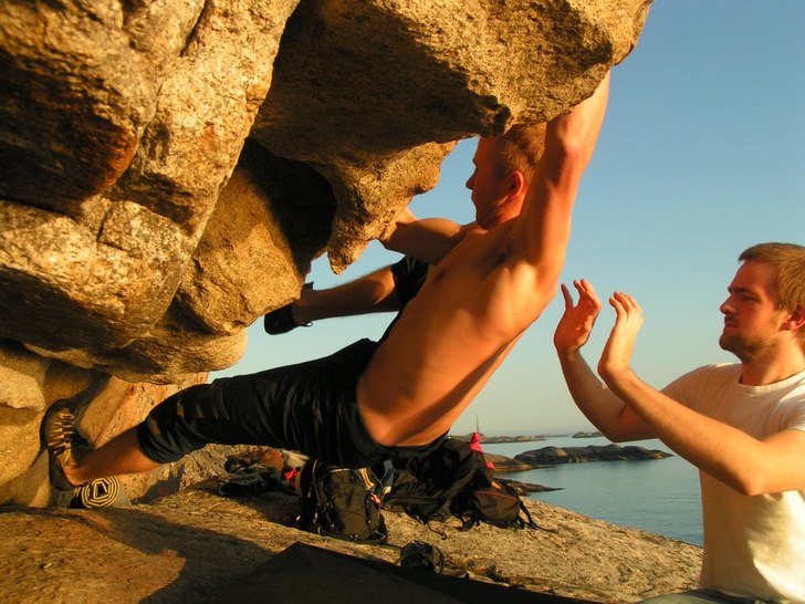 Bouldring under preasten.. Foto: Fredrik Källgren. Åkare: Johan Marklund.