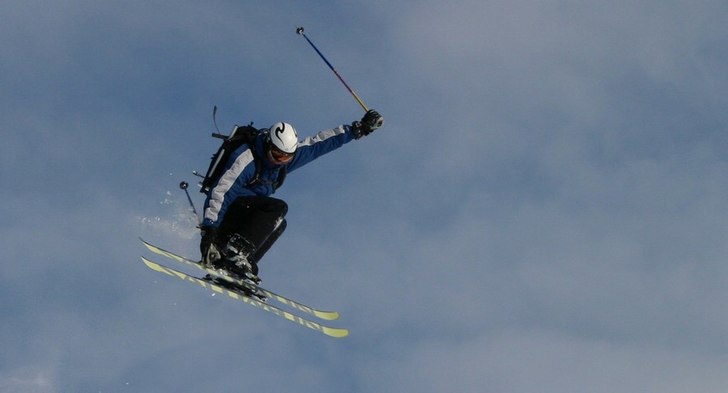 Underbar landning i 40 cm pudersnö :D. Foto: Lucas Skalleberg. Åkare: Max Larsson.