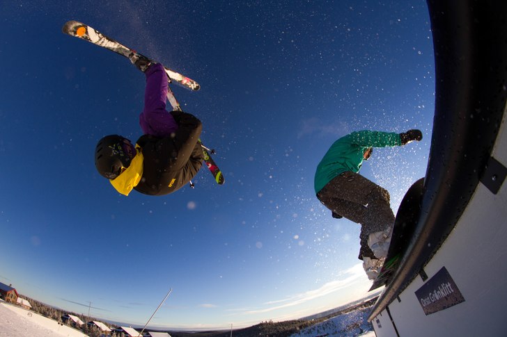 hilla, kan du 50-50 på dehär railet?

Lukas, k. Foto: Julius Aspman. Åkare: Lukas alexandersson och Hilla Aspman.