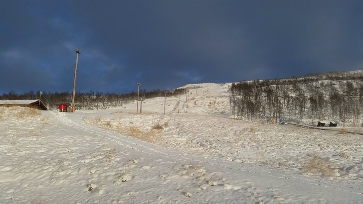 Snøen har lagt seg i bakkene :) 
.