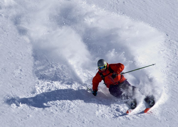 Sköna svängar. Foto: Adam Jonsson. Åkare: Robin Ljungqwist.
