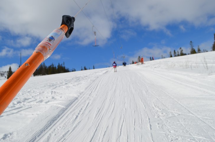 Liftåkning under Big Jump Cup Klövsjö 2015!. Foto: Isak Frykman.