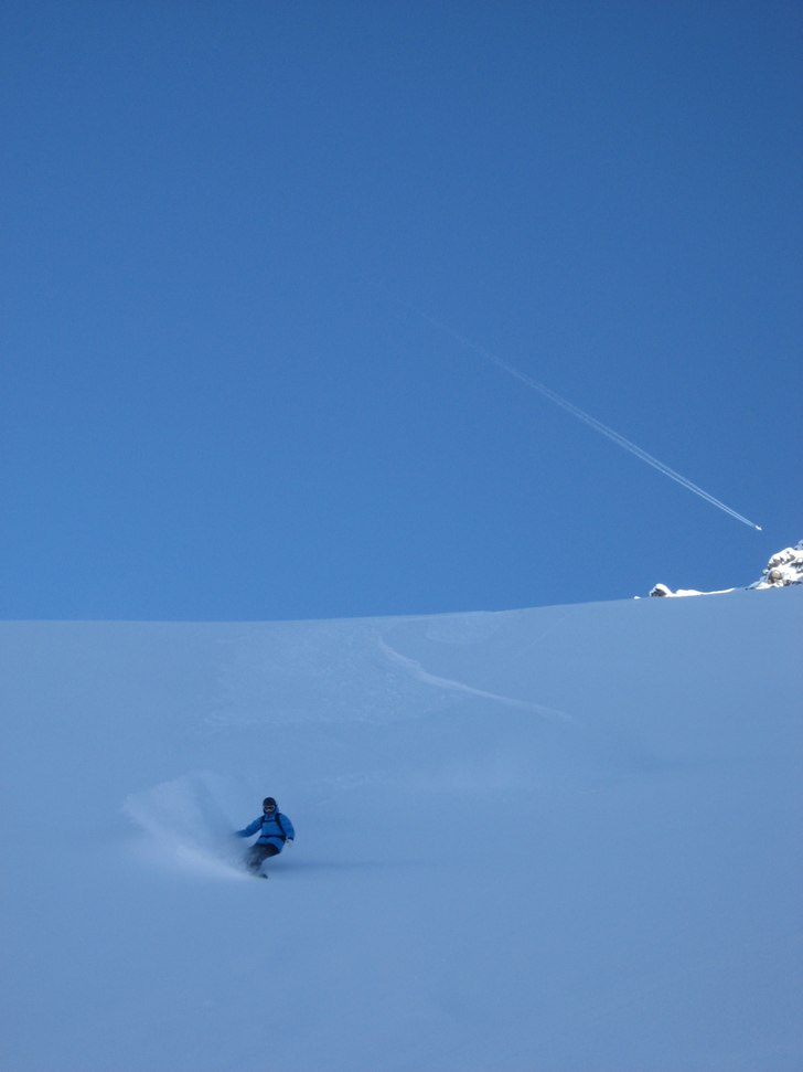 Blått & vitt. Foto: Herman Sjölund. Åkare: Christer Hällare.