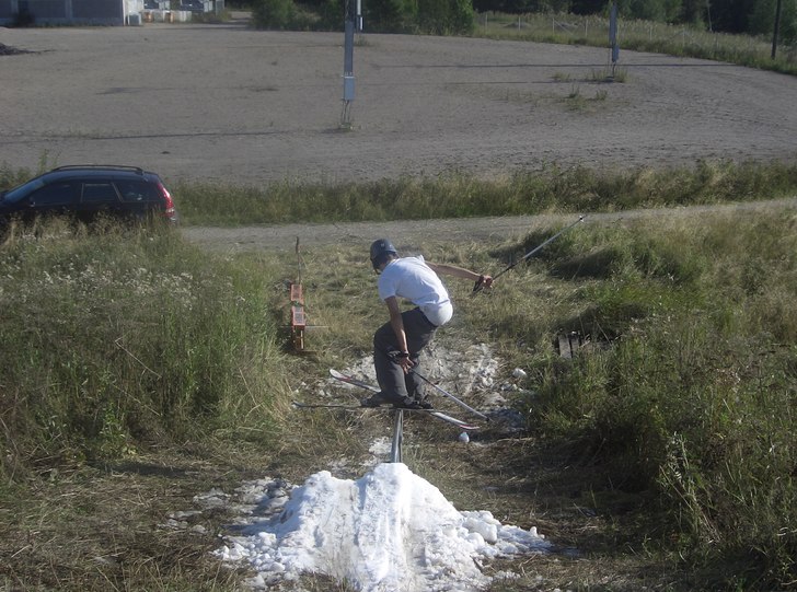 Lite osceriös rails vid gärde en sommardag ^^. Foto: Didrik. Åkare: Jag.