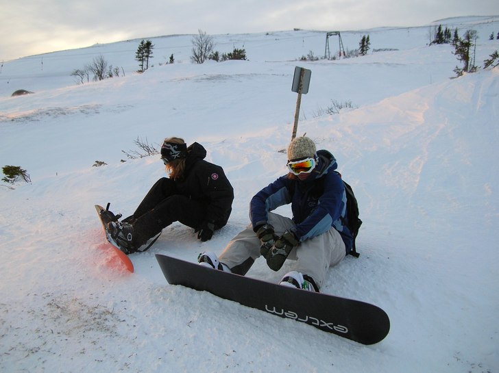 Trött blir man ibland... Och blåste cp mycket gj. Foto: Richard Karlsson. Åkare: Jonathan (V) och Anton (H).