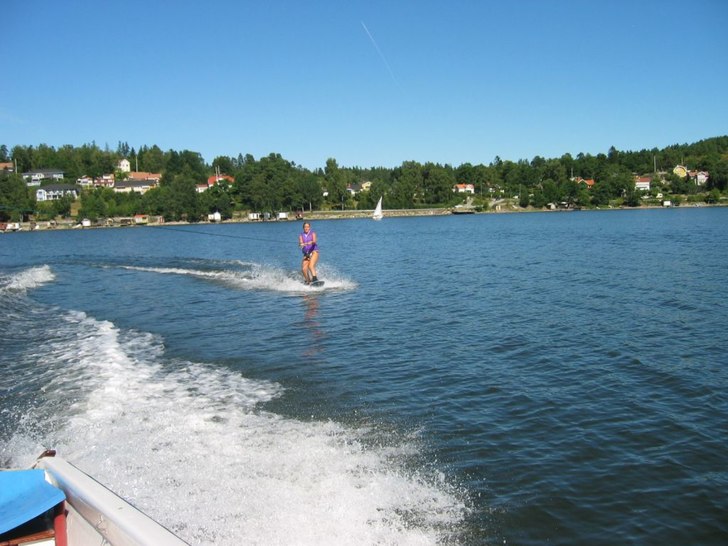Jag på vattenskidor. Foto: Marie. Åkare: Sandra.