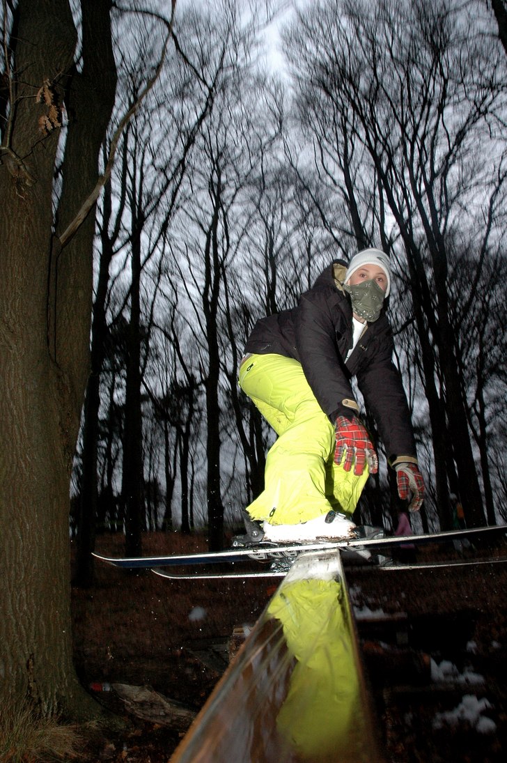 lukas glider railet på ett blött å äckligt rai. Foto: Andreas Knoop (me). Åkare: Lukas.