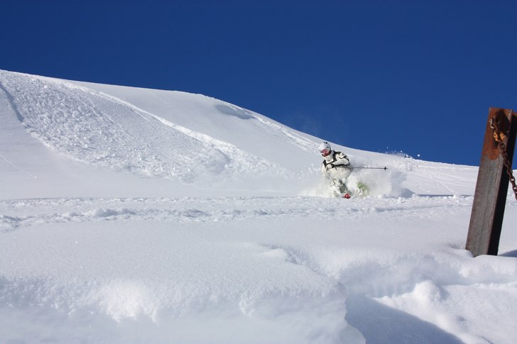 Det gäller att se upp för metallpelare när man . Foto: Felix Grunert. Åkare: Patrik Hammarlund.