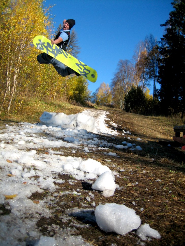 Skottade snö vid ishallen å railade en dag. men . Foto: Christoffer Rahm. Åkare: Jonathan Helin.