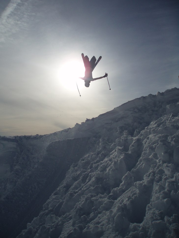 Makafone drar en b-flip. Foto: Fredrik Unger. Åkare: Christofer Kellgren.