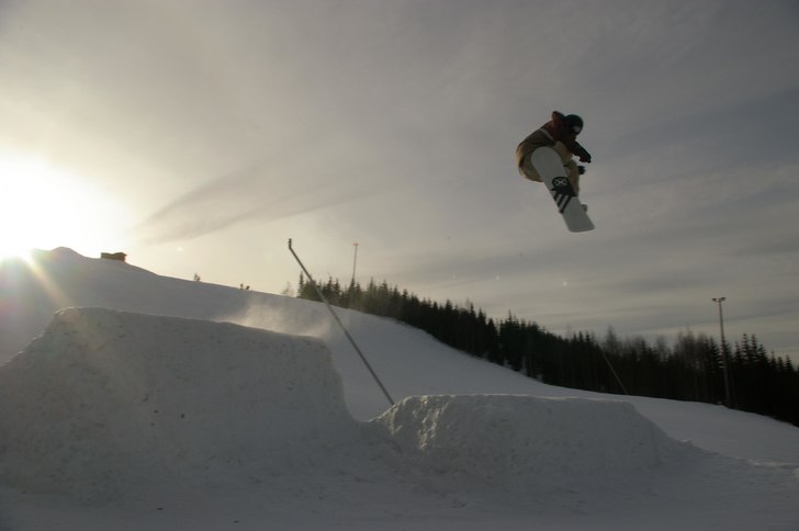 Adde drar en bs 540 i monsterkicken i Grönklitt.. Foto: Tom Stål. Åkare: Andreas Bäcker.